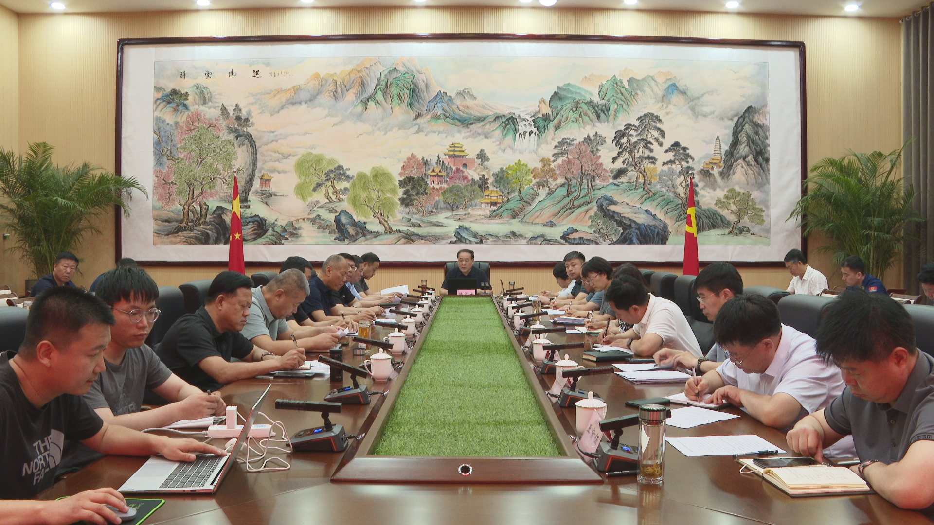 侯文亮完美电竞 完美csgo主持召开县国土空间规划委员会2023年第二次会议(图1)