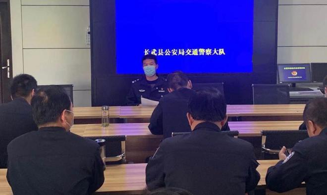 莫须有！14岁男孩“没系安全带”不能上学交警：信息录入错误！完美平台 完美电竞APP(图2)