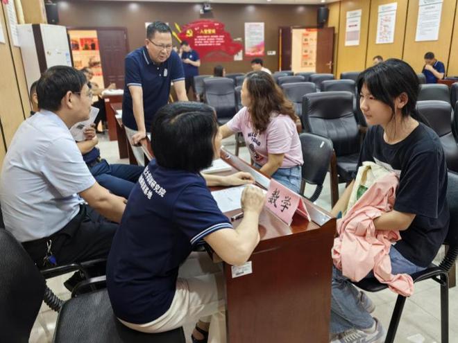 福南社区连接师资资源为学生提供一对一学科咨询完美 世界电竞 完美电竞服务(图1)