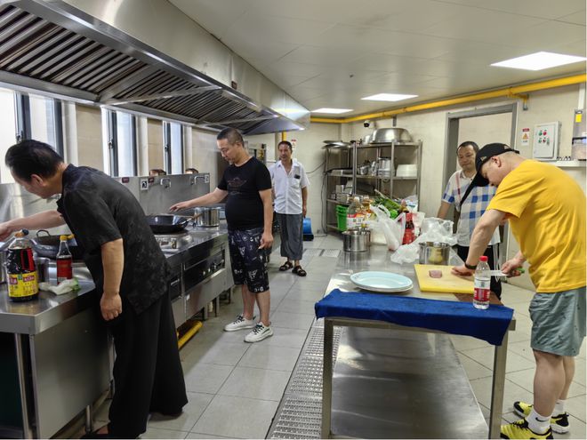 “月薪8000多但招不到人！完美电竞 完美电竞下载 app”最近杭州很多中小学发布招聘信息为啥这个岗位最难找到合适的？(图5)