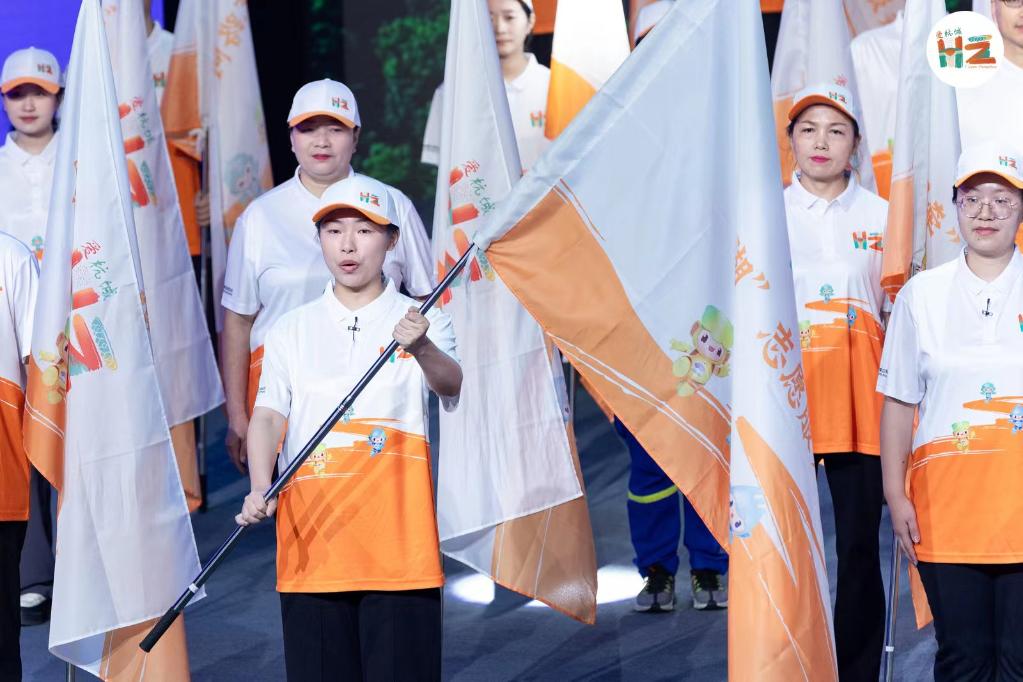 让完美电竞 完美电竞下载 app城市闪烁志愿服务光芒——杭州亚运会城市志愿者观察(图1)