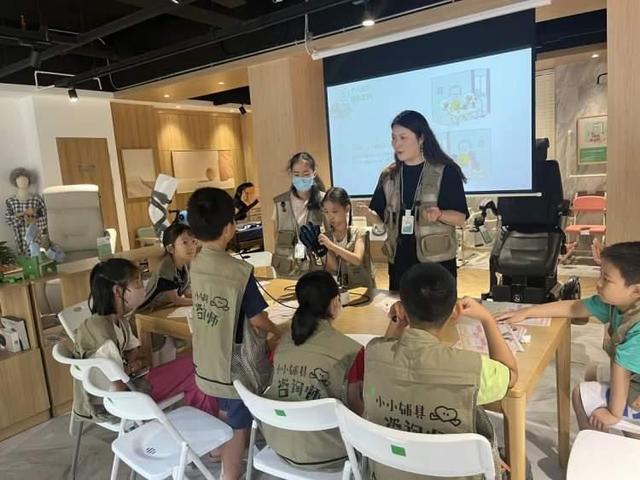 完美电竞 完美电竞官网“变身”小小辅具咨询师TA们在这里开展“职业比拼”(图3)