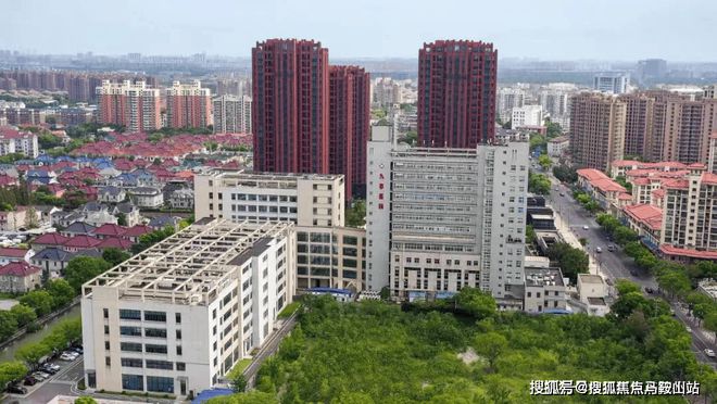 同润圣塔路完美电竞斯(官方网站)同润圣塔路斯别墅总价(图19) 同润圣塔路完美电竞斯(官方网站)同润圣塔路斯别墅总价(图19)