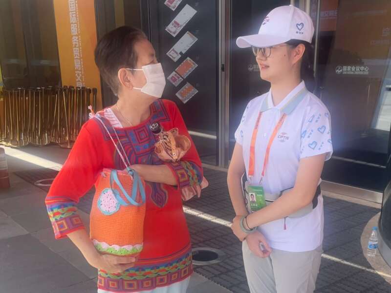 完美电竞世界舞台上的青春姿态从志愿服务开始